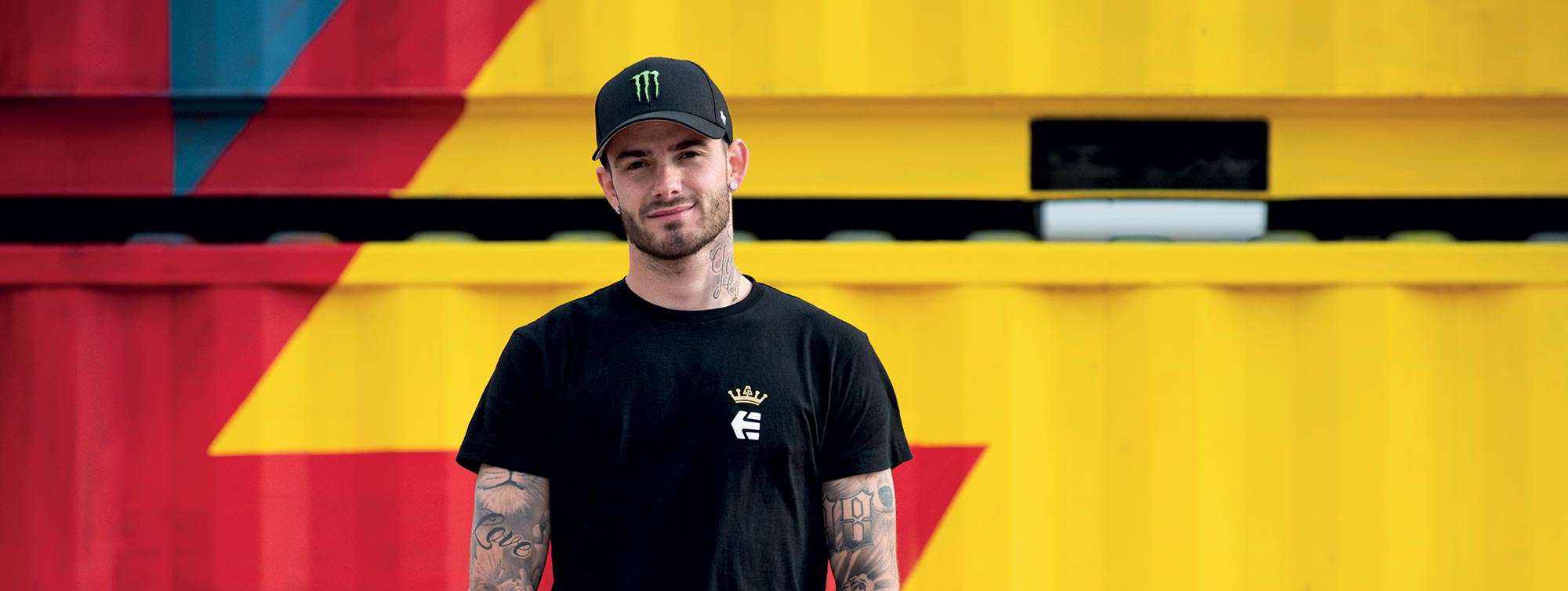 ﻿Aurélien Giraud adalah skateboarder profesional asal Lyon, Prancis, yang dikenal dengan gaya bermain street skating dan trik-trik teknisnya yang berani. Giraud telah memukau dunia skateboarding dengan kemampuannya menguasai trik-trik sulit dan melakukan manuver yang penuh risiko. 