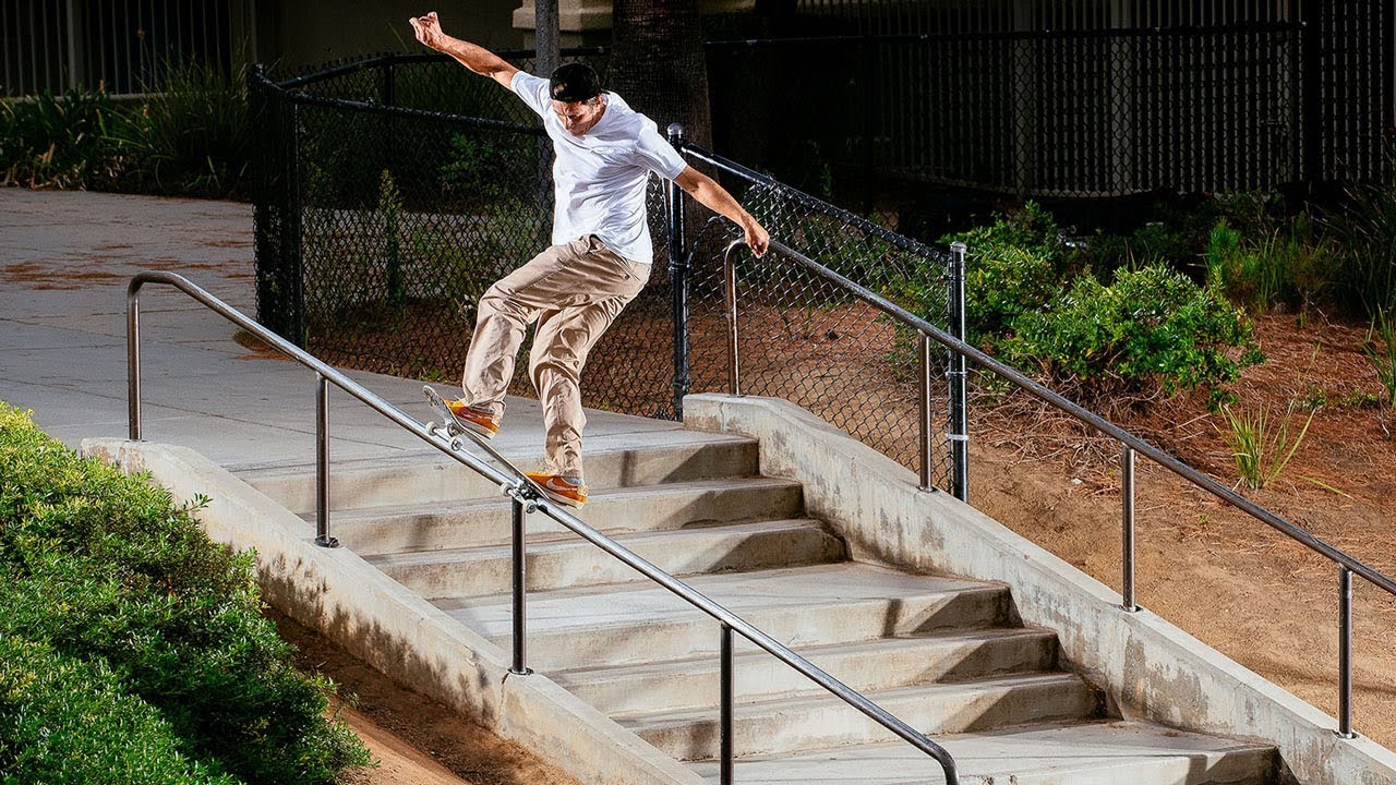 Carlos Ribeiro lahir di Porto Alegre, Brasil, pada tahun 1991. Kota ini dikenal memiliki budaya skateboard yang kuat, yang menjadi lingkungan awal Carlos mengenal dan mencintai olahraga ini. Carlos tumbuh dalam keluarga sederhana, dan meskipun kondisi finansial mereka tidak selalu stabil, dukungan keluarganya terhadap hobinya sangat luar biasa.