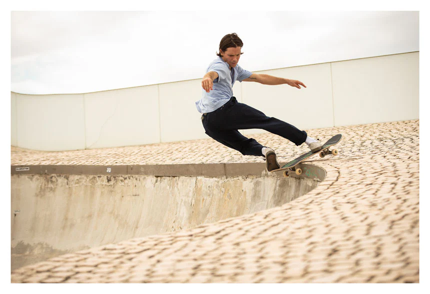 Kevin Long, yang dikenal dengan nama panggungnya "Spanky," adalah salah satu skateboarder paling ikonik dari generasinya. Dengan gaya skateboarding yang santai dan estetika seni yang unik