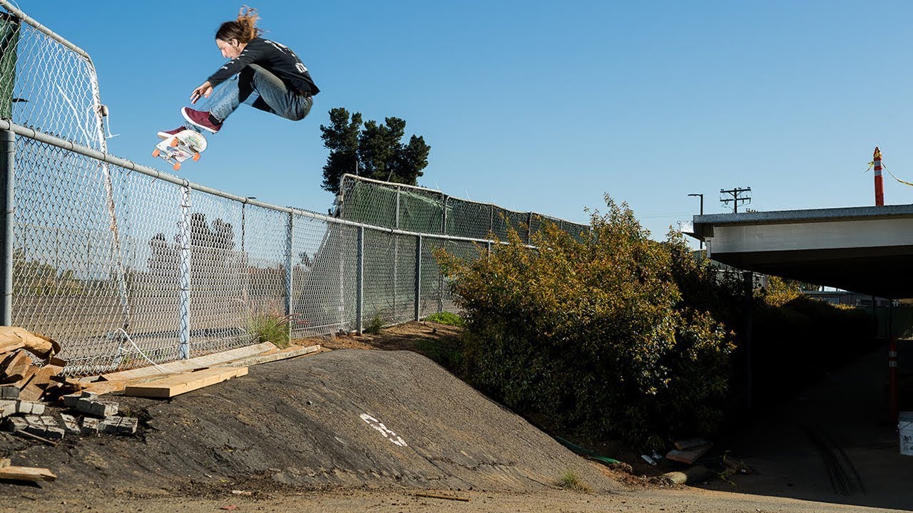 Riley Hawk lahir pada 6 Desember 1992, di Carlsbad, California, sebagai anak sulung dari Tony Hawk