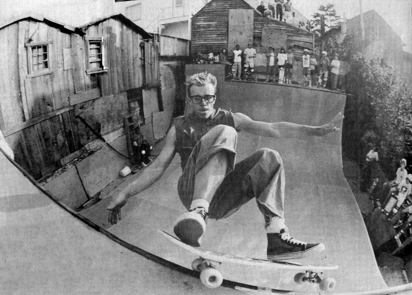 ﻿Jake Phelps adalah salah satu figur paling berpengaruh dalam dunia skateboard, dikenal karena dedikasinya yang tanpa kompromi dan kecintaannya yang mendalam terhadap olahraga ini.