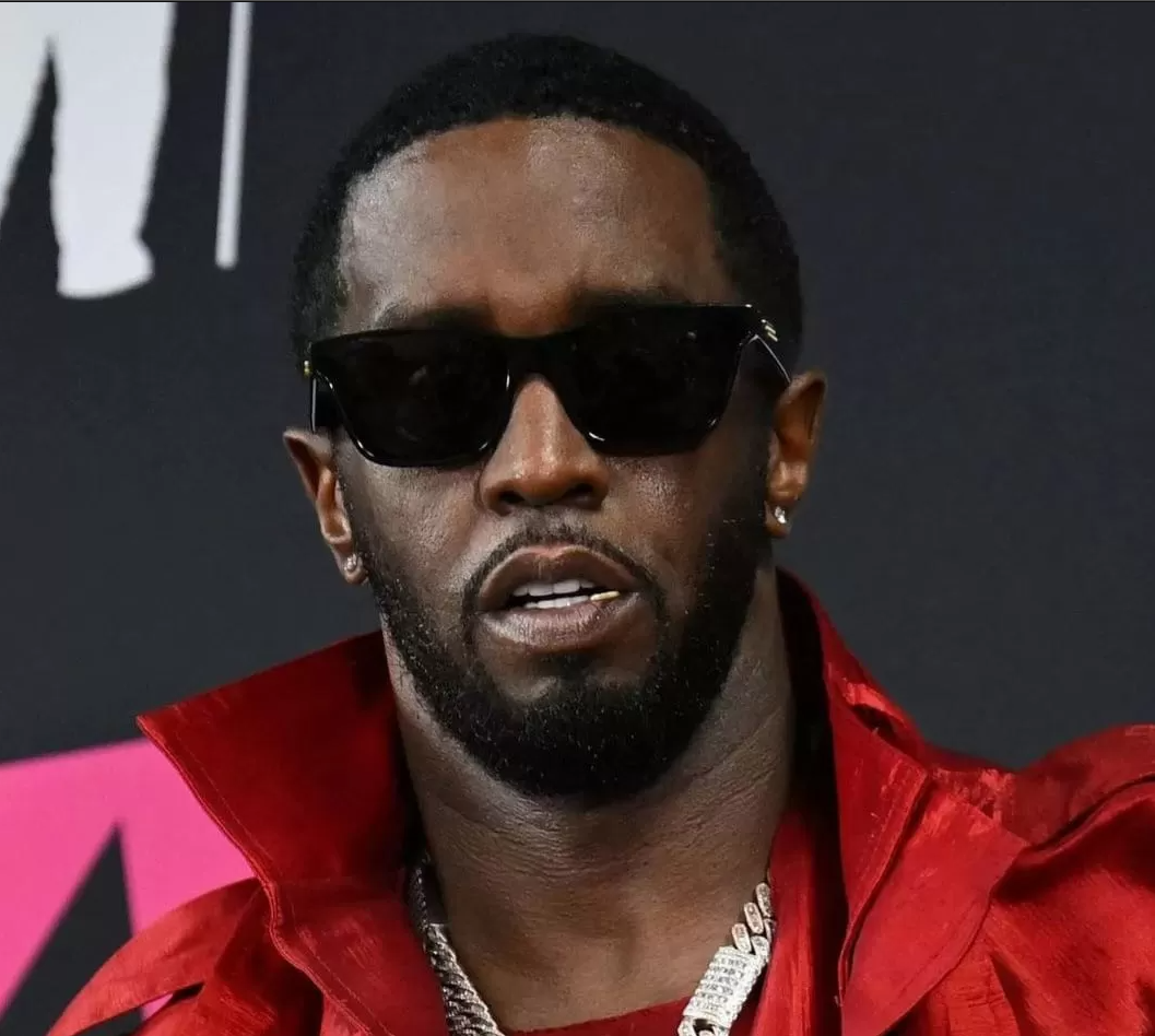 Melalui tim kuasa hukumnya P Diddy menyampaikan protes atas viralnya video lama yang terjadi pada 2016. Dia menuduh pemerintah federal membocorkan rekaman P Diddy memukuli Cassie Ventura secara brutal di lorong hotel