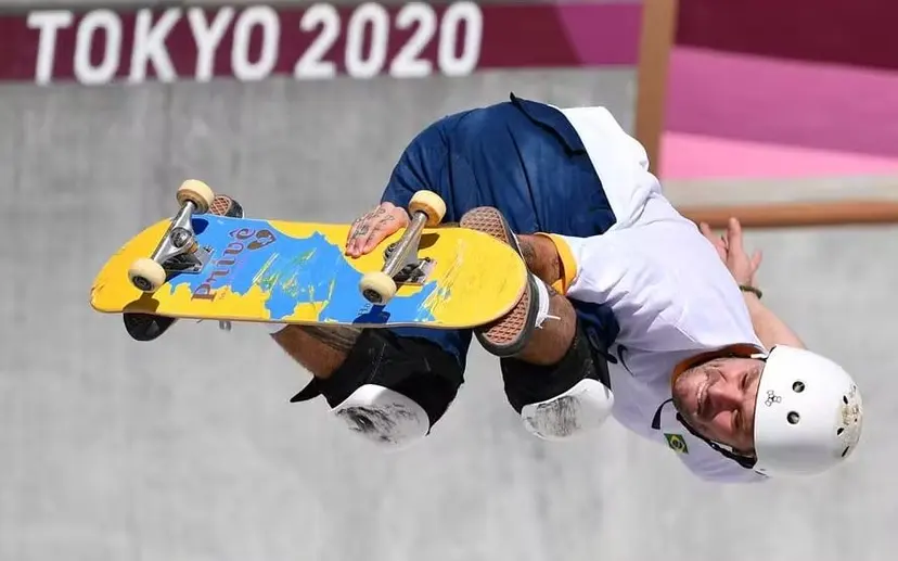 ﻿Pedro Barros, lahir pada 15 Maret 1995 di Florianópolis, Brasil, adalah salah satu skateboarder terbaik di dunia dalam disiplin vert dan park skateboarding. Dikenal karena gaya skatingnya yang agresif, cepat, dan penuh tenaga, Pedro telah memenangkan berbagai kompetisi internasional, termasuk beberapa medali emas di X Games.