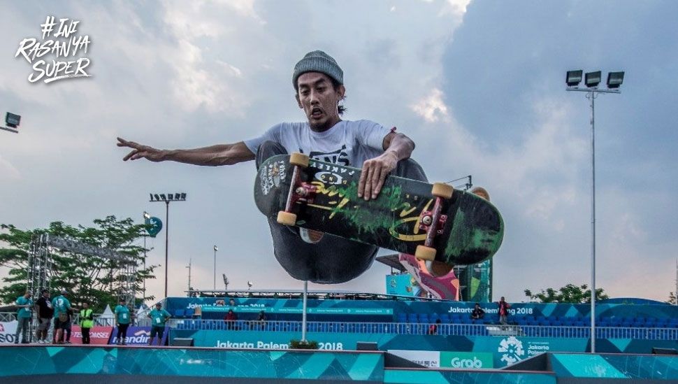 Pevi Permana adalah salah satu skateboarder paling berpengaruh di Indonesia, yang telah mengukir namanya dalam dunia skateboarding lokal dan internasional.