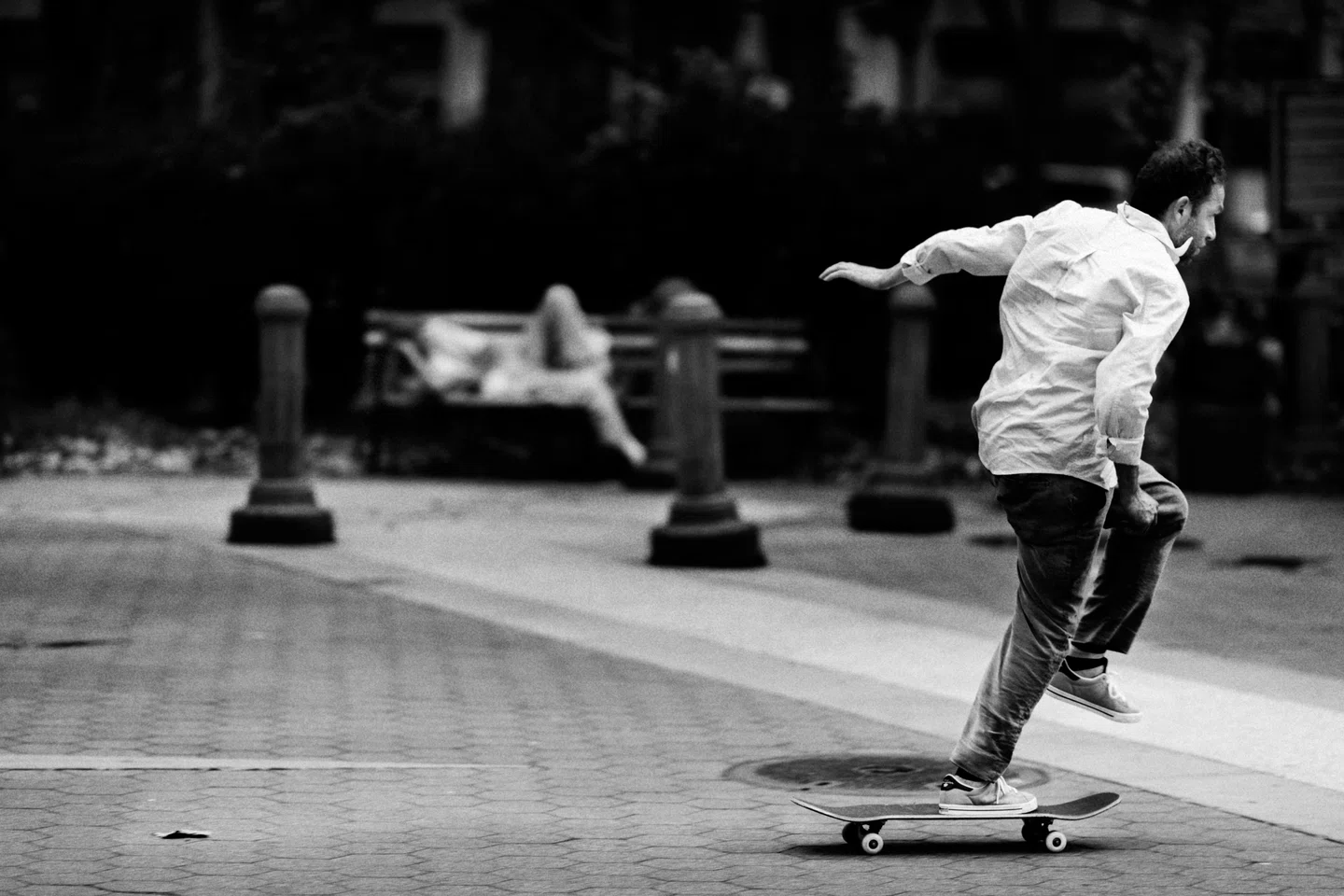 Mark Gonzales tumbuh besar di California Selatan, sebuah kawasan yang menjadi pusat dari subkultur skateboard. Ia pertama kali mengenal skateboard pada usia muda dan dengan cepat 