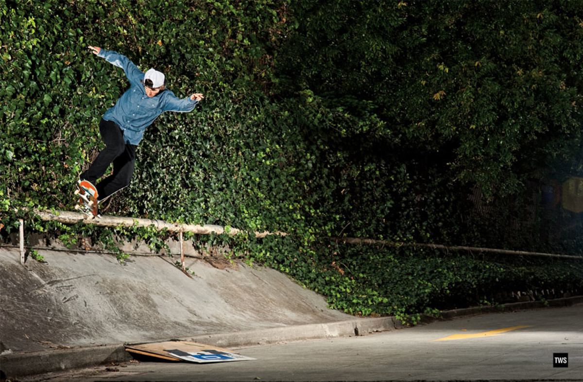 ﻿Shane O'Neill adalah seorang skateboarder profesional asal Melbourne, Australia, yang dikenal dengan keterampilan teknis luar biasa, terutama dalam trik flip dan kombinasi yang rumit. Lahir pada 3 Januari 1990